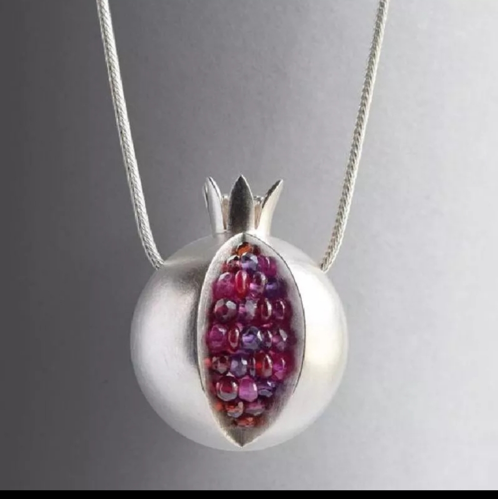 NWT  Silver Garnets  pomegranate pendant on silver chain